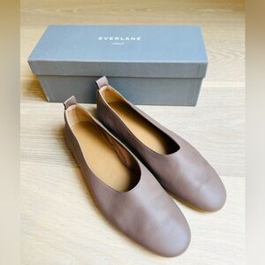 EUC Everlane Day Glove Leather Flats Size 7 Taupe